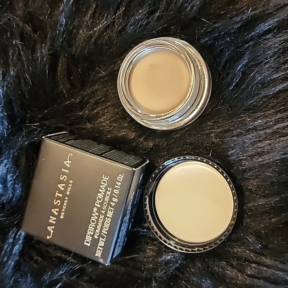 ABH brow dip pomade - Picture 3 of 4